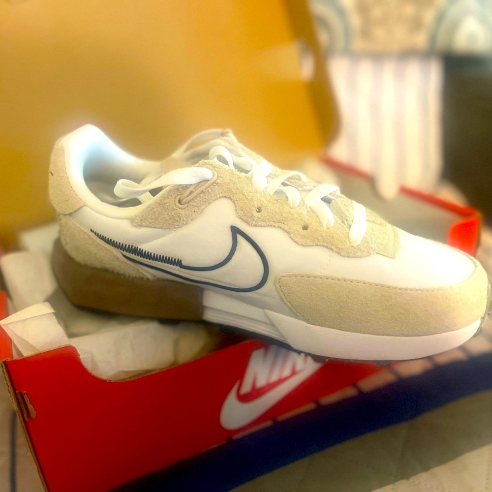 SOLD Women's Nike Fontanka Waffle Sz 8